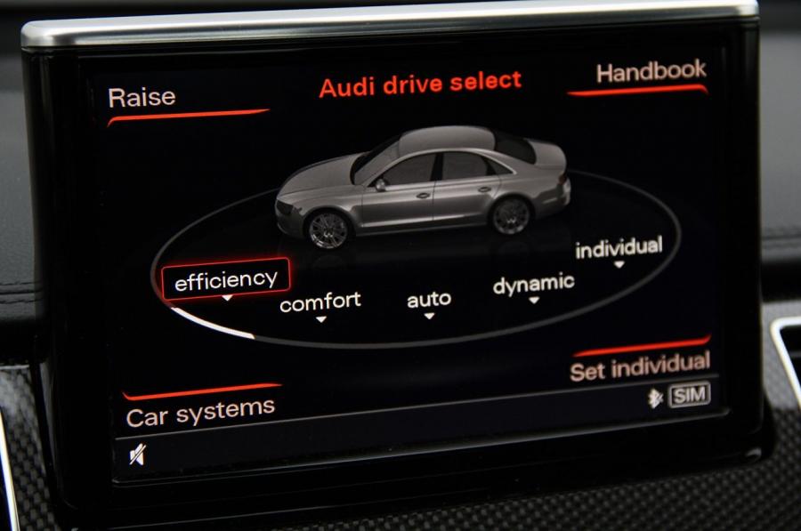 Детали интерьера Audi S8 (D4) 2012 года  (WW) (фото 29 из 36)